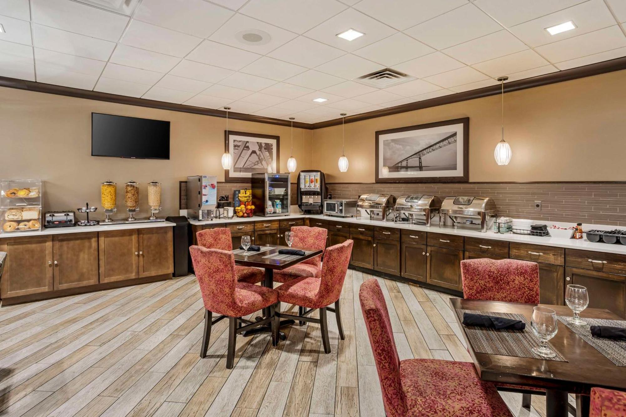 Best Western Plus Kingston Hotel And Conference Center מראה חיצוני תמונה